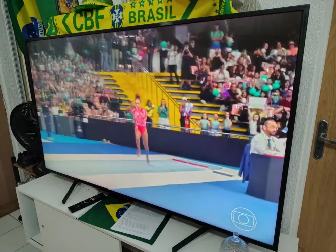 TV Sony 65? 4K Funcionando com linha imperceptível na vertical.