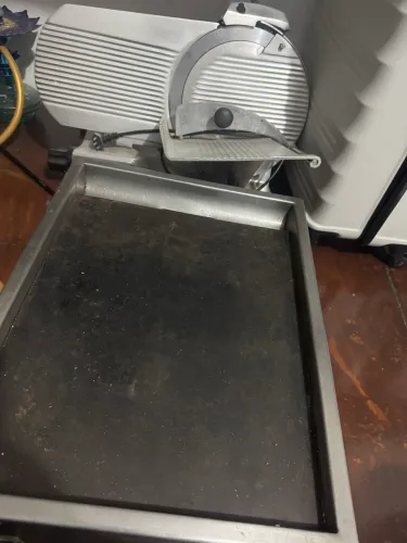 Vendo máquina de frios e chapa