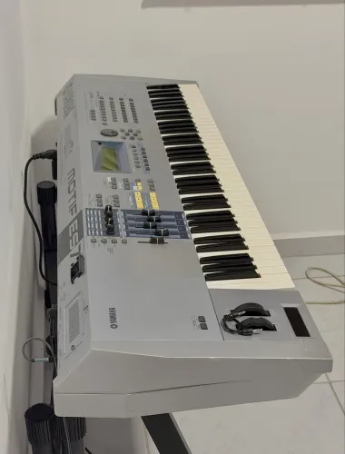 Yamaha Motif ES7 + 512MB sampler