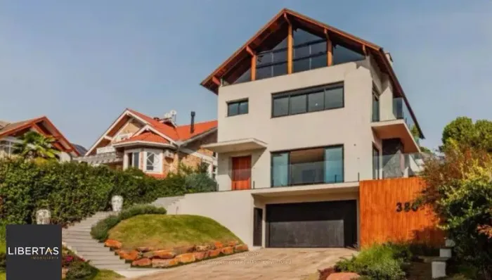 Casa 423 m², 4 suítes no Elegante Condomínio Saint Moritz, Mato Queimado Gramado