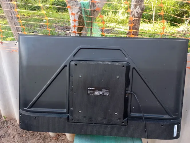 Vendo uma TV TCL PARA RETIRADA DE PEÇAS
