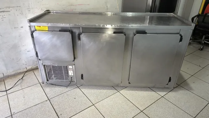 Balcão refrigerado inox gelando muito bem dependendo do local entrega grátis hoje mesmo 