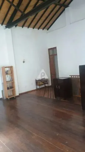 Casa à venda em São Cristóvão, RJ  2 quartos, 1 vaga, financiamento aceito