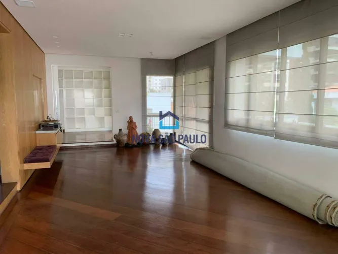 Apartamento com 4 dormitórios à venda no Campo Belo