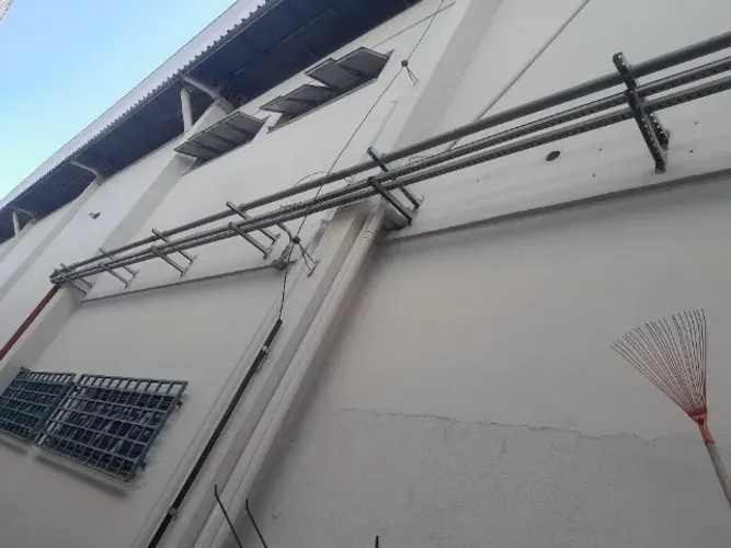 Faço calçadas,forro,muros telhados etc