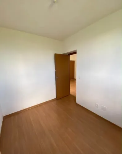 ALUGA-se QUARTO EM APARTAMENTO MOBILIADO