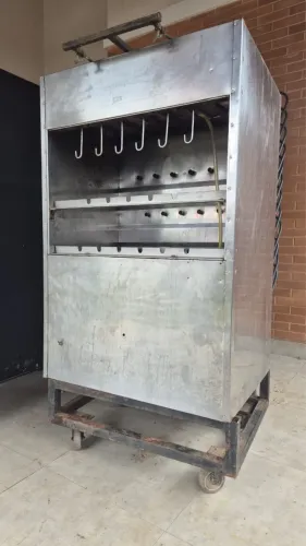 Churrasqueira inox giratória a gás