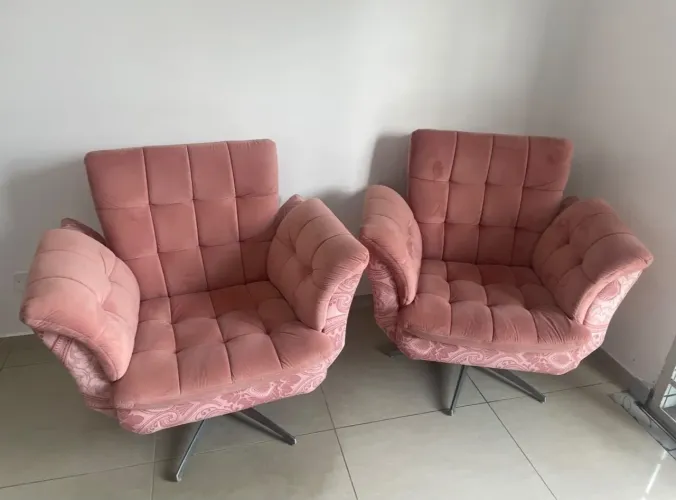 Poltronas impecáveis giratórias