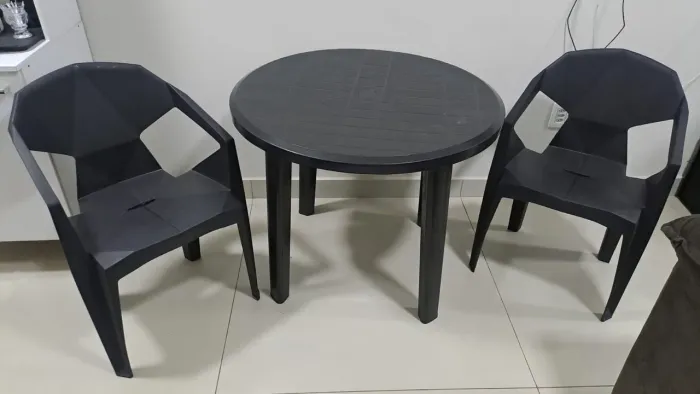 MESA COM 2 CADEIRAS