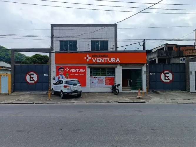 Galpão comercial 1.056m² à venda em Vila Valqueire por R$ 2.500.000,00