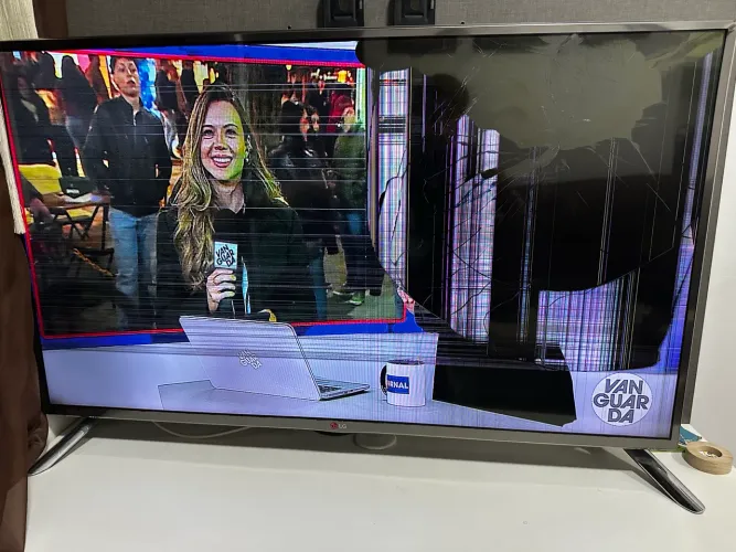 Smart tv lcd para retirada de peças 42 polegadas.