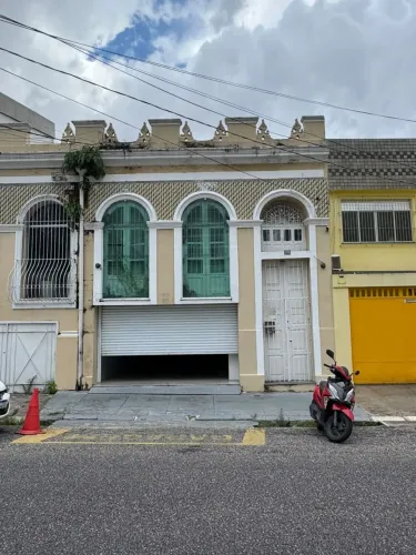 ALUGO AMPLO CASARÃO COM 02 PAV. E 04 VAGAS DE GARAGEM - NAZARÉ