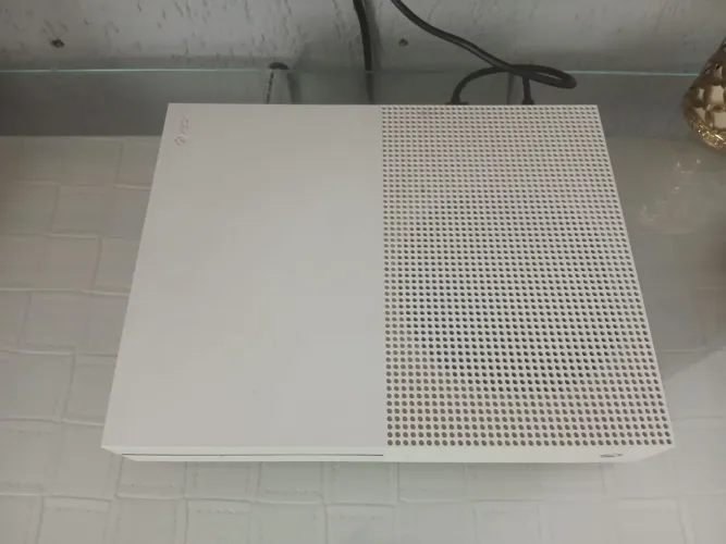Xbox One S - 1 tb sem controle 