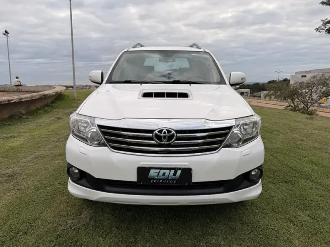 Toyota Hilux SW4 SRV D4-d 4X4 3.0 TDI Dies. AUT 2013
