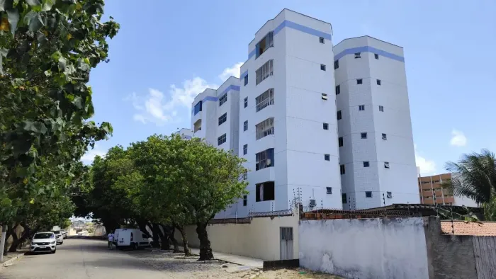 Cond. Santos Reis, 76m, andar baixo, elevador, uma vaga coberta, Praia do Meio