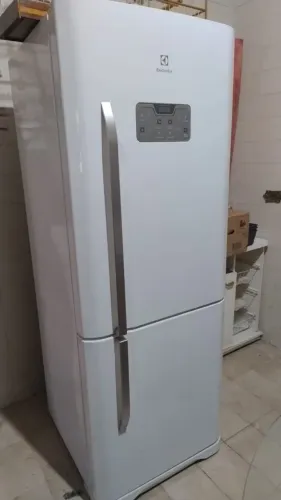 Geladeira Eletrolux semi nova modelo DB53