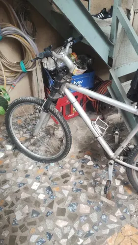 Vende-se uma bicicleta 