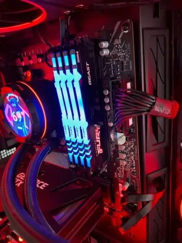 DDR4 Kingston FURY 8 a 32GB (Ainda na garantia)