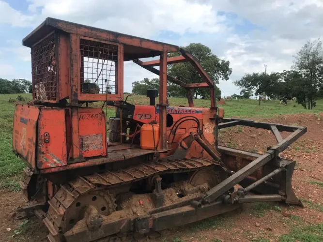 Vende-se trator de esteira