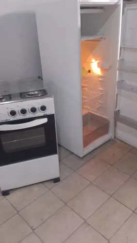 VENDO UMA GELADEIRA MAIS FOGÃO