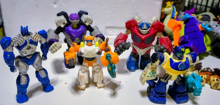 Lote de bonecos do Transformers