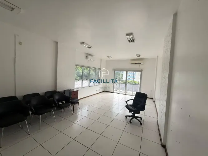 Vendo ou alugo sala comercial no Edifício Empire Center com 50m² 1 vaga na Chapada-Manaus/