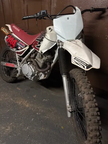 Vende se xr200 