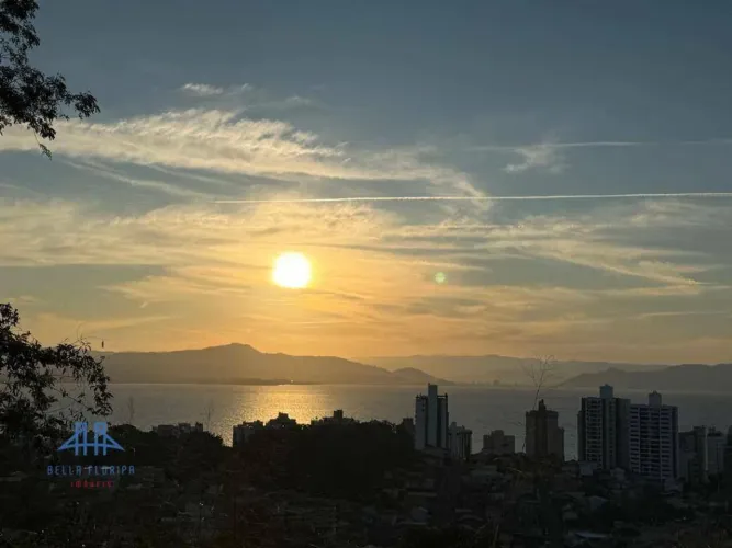 Terreno à venda, 577 m² por R$ 410.000,00 - Agronômica - Florianópolis/SC