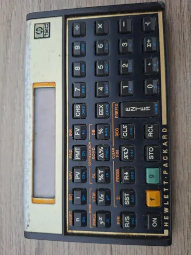 Calculadora Hp12c usada e sem bateria. Funciona normal com bateria.