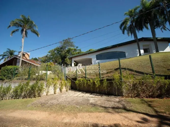 Linda casa dentro de condomínio fechado na praia da Cocanha