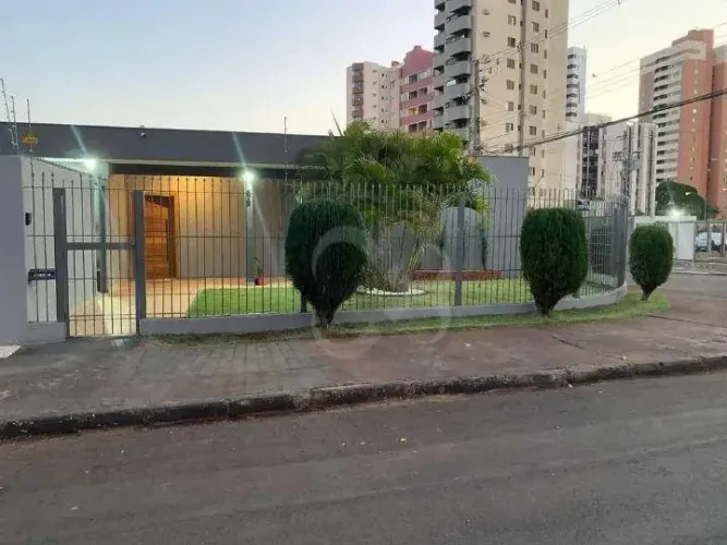 Casa com 3 dormitórios para alugar, 228 m² por R$ 5.900,01/mês - Campo Belo - Londrina/PR