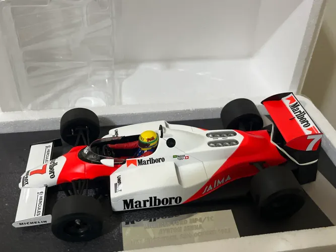 Ayrton Senna F1 Minichamps 1:18 McLaren Ford MP4/1C 1983 Limited Edition 600 peças 