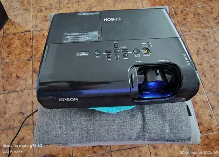 Projetor Epson S5 POWERLITE seminovo.
