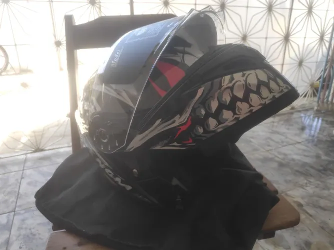 Capacete Flip up importado personalizado Venom
