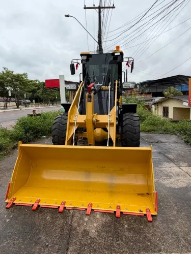 PÁ CARREGADEIRA NOVA