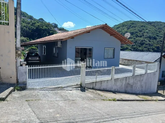 CASA SOLTA NO BAIRRO LIMEIRA DE 3 QUARTOS