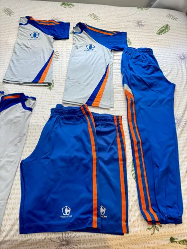Lote de uniforme do Colégio Pentágono (Pentaguinho), 10, 12 anos