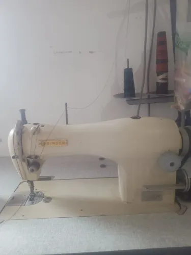 2 Máquinas: Reta marca Singer, Overlock Lanmax