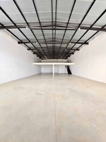 Aluguel - Galpão comercial novo no setor sudeste 550m2