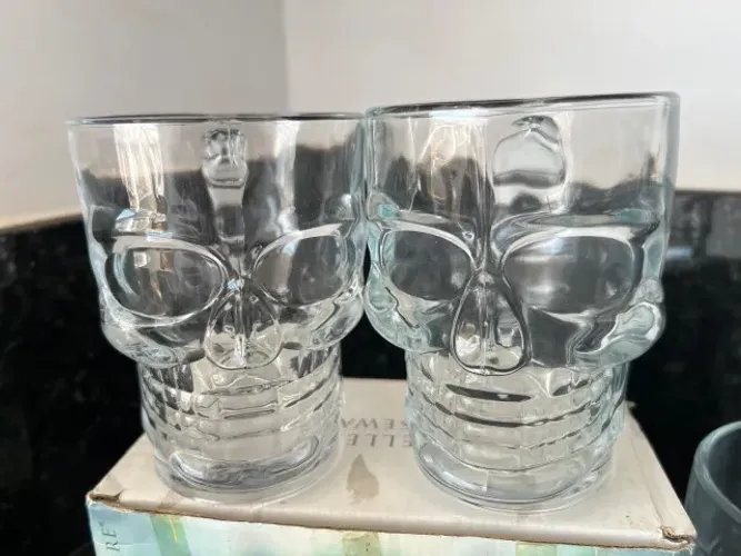 Canecas de Vidro de Caveira
