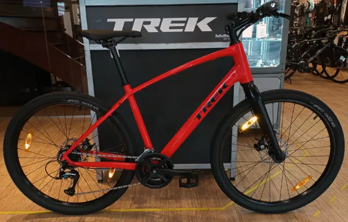 Bicicleta usada Trek Dual Sport 1 2025 (tamanho M)
