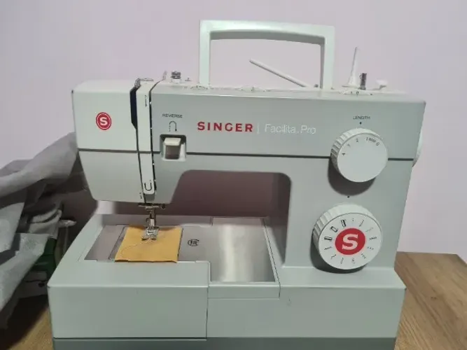 Máquina de Costura Singer Facilita Pro 4411
