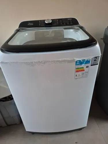 Vendo máquina de lavar 15kg. Apenas 8 meses de uso, está na garantia ainda.