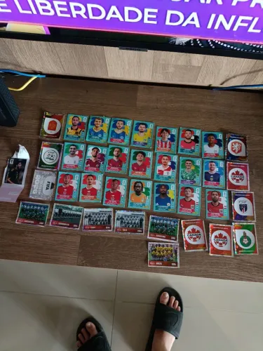 Vende-se figurinhas da copa