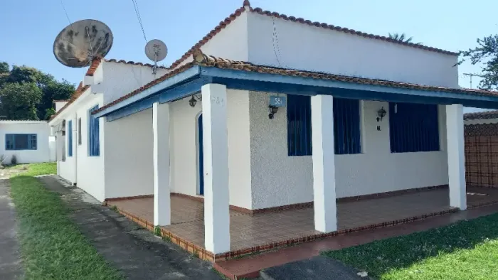 EXCELENTE CASA ARARUAMA, 3 QTS + ANEXO 1 QUARTO/SALA, QUINTAL, VAGAS GARAGEM, 2 VARANDAS
