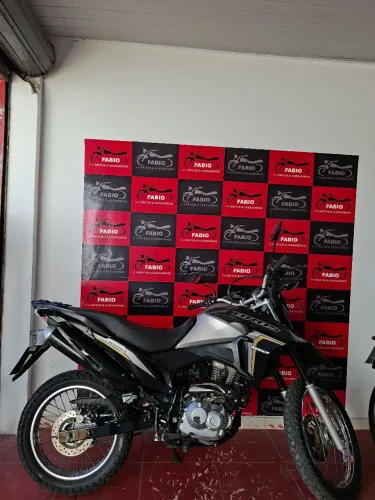 Moto pra vender logo Bros 160 22/22 único dono moto de garagem km baixo
