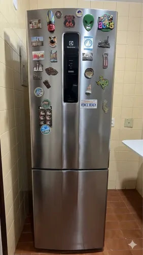 Geladeira Electrolux Frost Free 400L Efficient AutoSense Inverse cor Inox