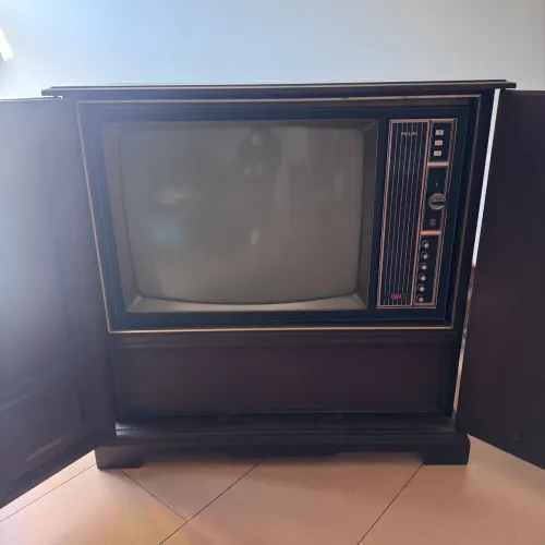 Tv Philips embutida