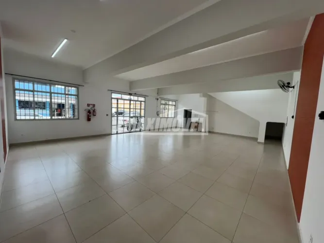 Salão comercial com aproximadamente 120 m² no bairro Vila Hortência