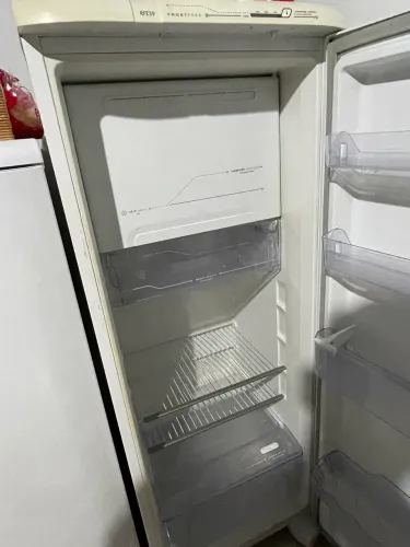 GELADEIRA ELECTROLUX RFE39